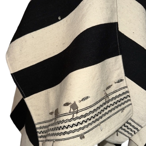 YSL Boho Poncho - Picture 4 of 7